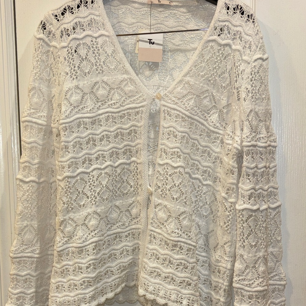 Tu BRAND FROM THE UK WHITE COTTON
SWEATER 3 BUTTON CLOSURE DELICATE & FEMININE